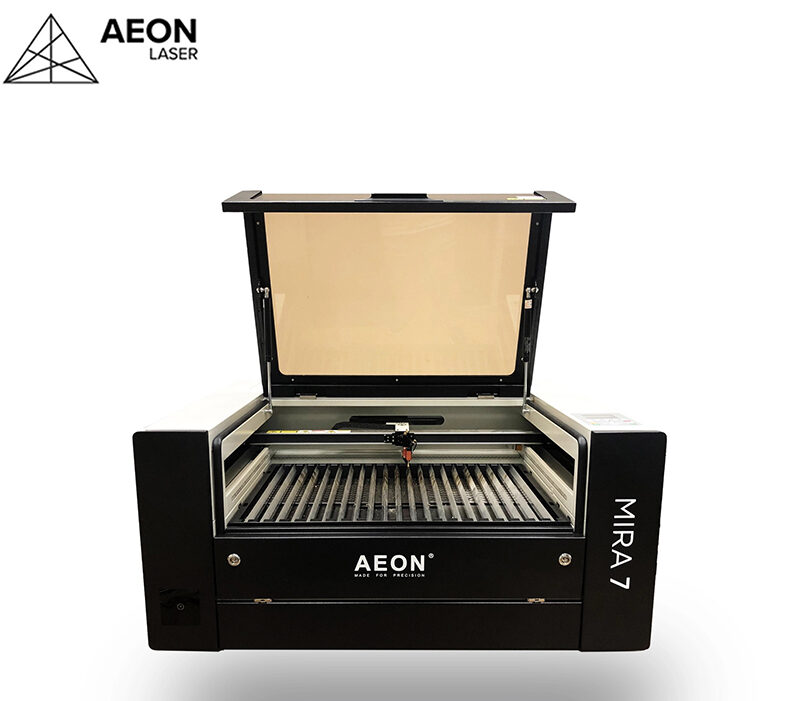 En avansert CNC-maskin fra Mira 7 med høy nøyaktighet og produktivitet, utstyrt med moderne teknologi for effektiv og presis bearbeiding.